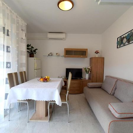 Apartment Biserka Малинска Екстериор снимка