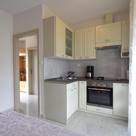 Apartment Biserka Малинска Екстериор снимка