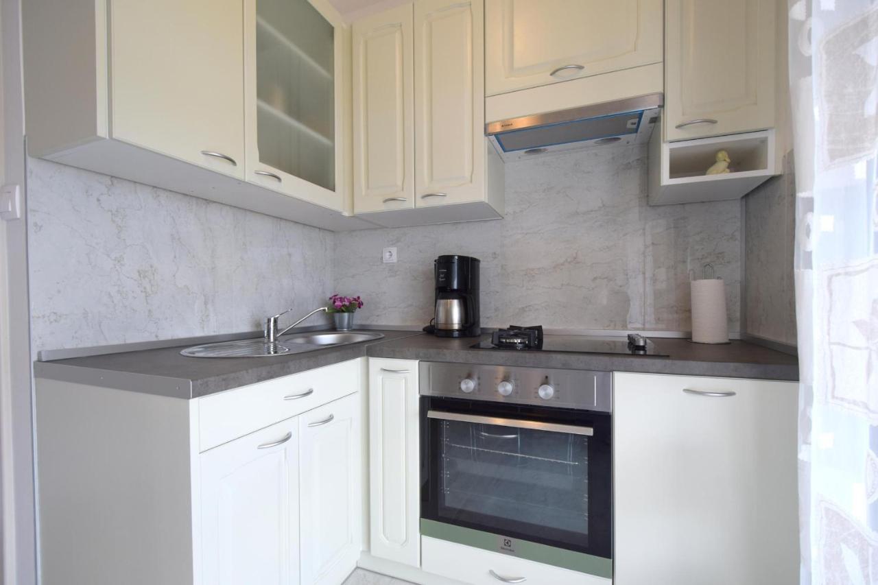 Apartment Biserka Малинска Екстериор снимка