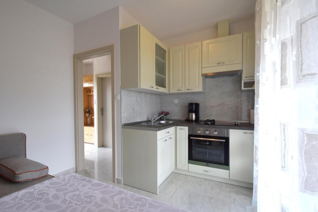 Apartment Biserka Малинска Екстериор снимка