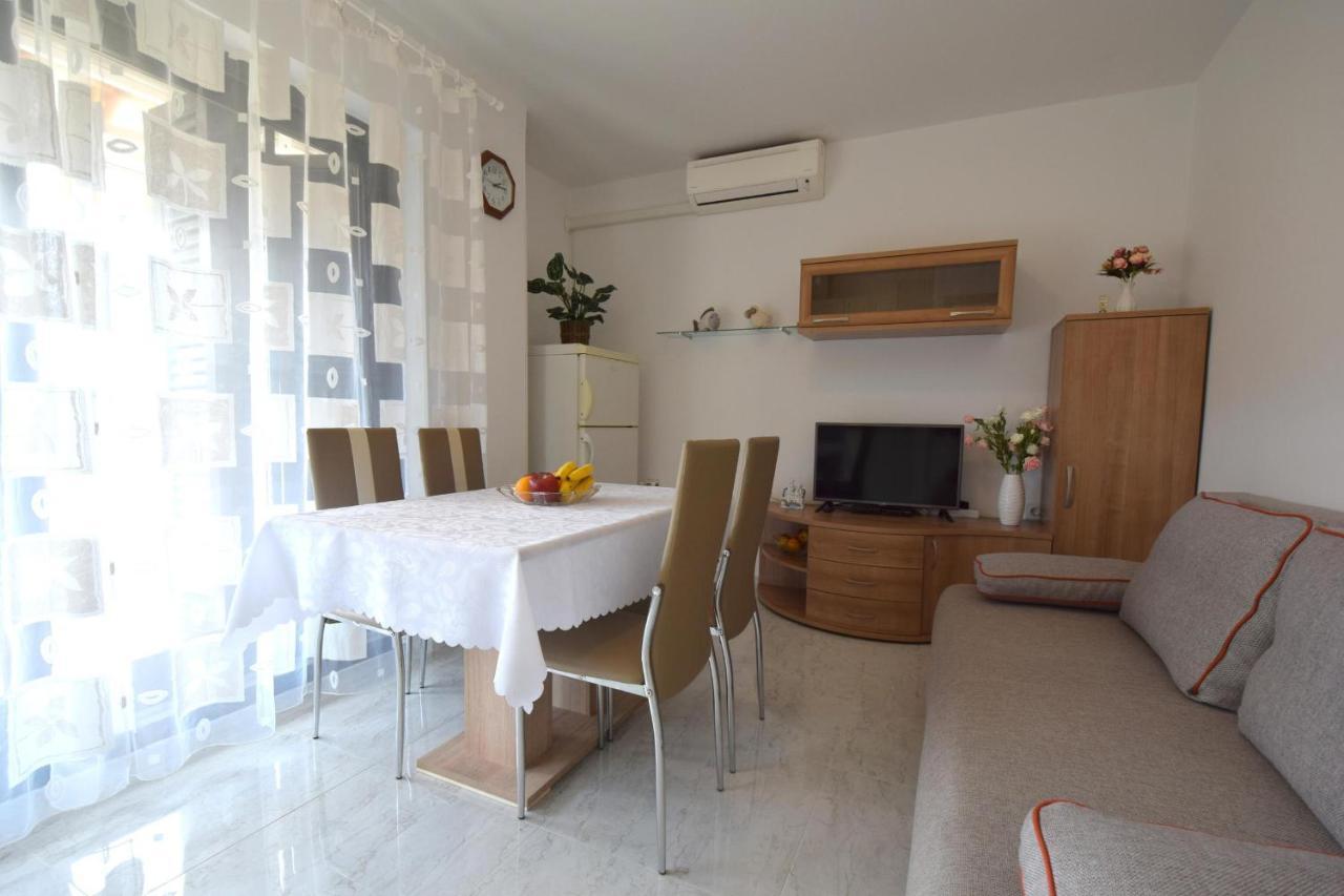 Apartment Biserka Малинска Екстериор снимка