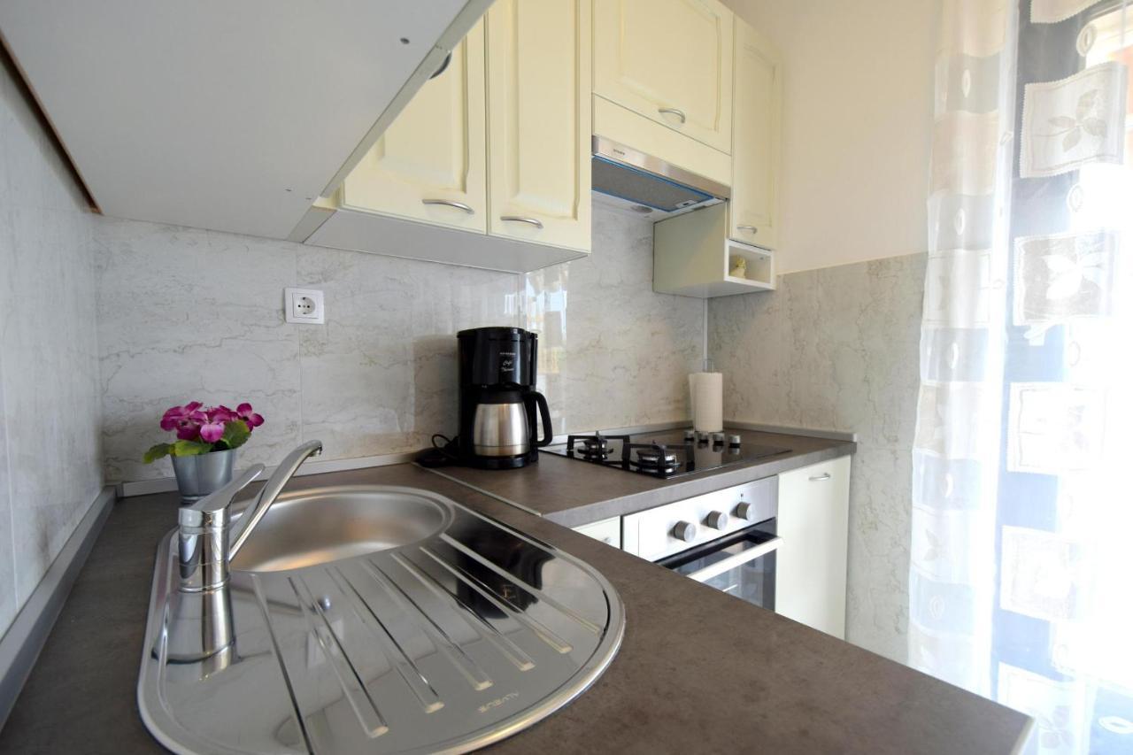 Apartment Biserka Малинска Екстериор снимка