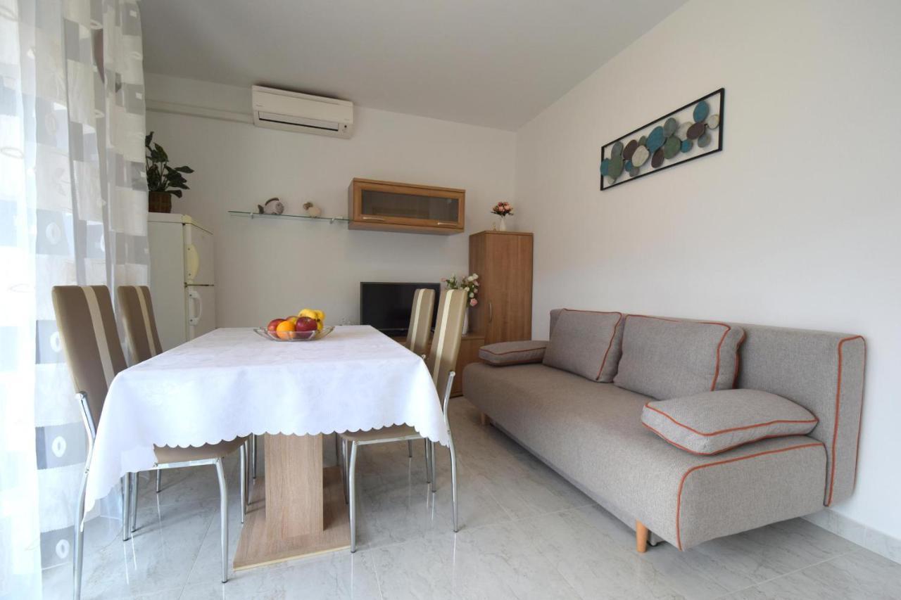 Apartment Biserka Малинска Екстериор снимка