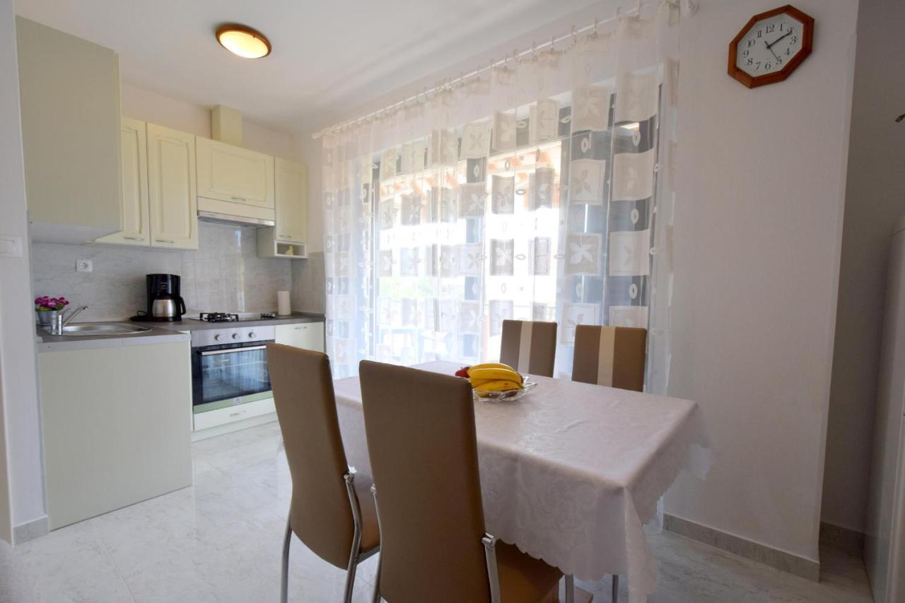 Apartment Biserka Малинска Екстериор снимка