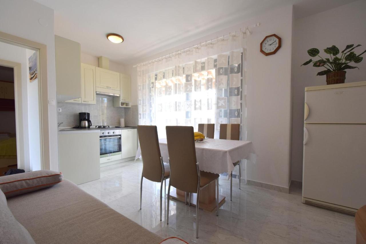 Apartment Biserka Малинска Екстериор снимка