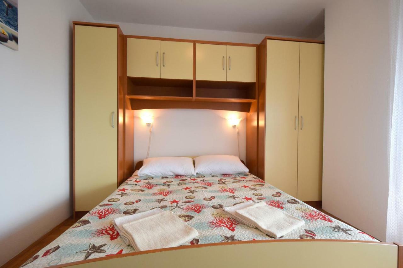 Apartment Biserka Малинска Екстериор снимка