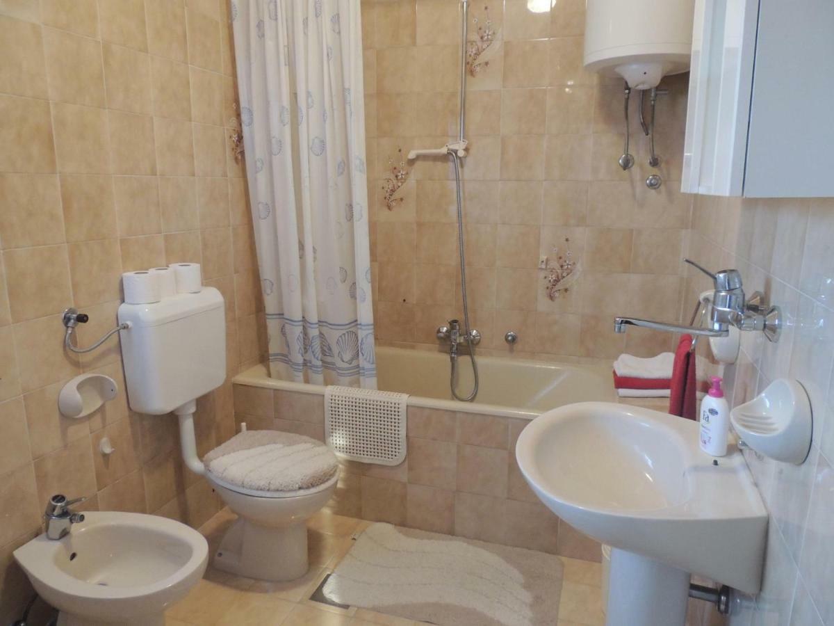 Apartment Biserka Малинска Екстериор снимка