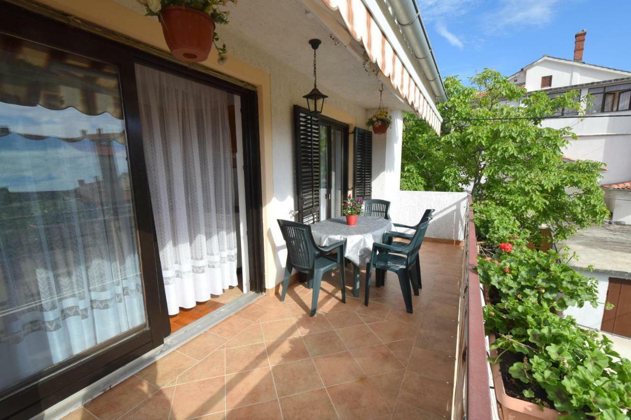 Apartment Biserka Малинска Екстериор снимка