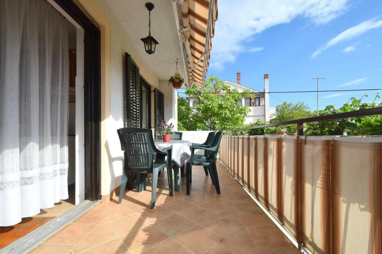 Apartment Biserka Малинска Екстериор снимка