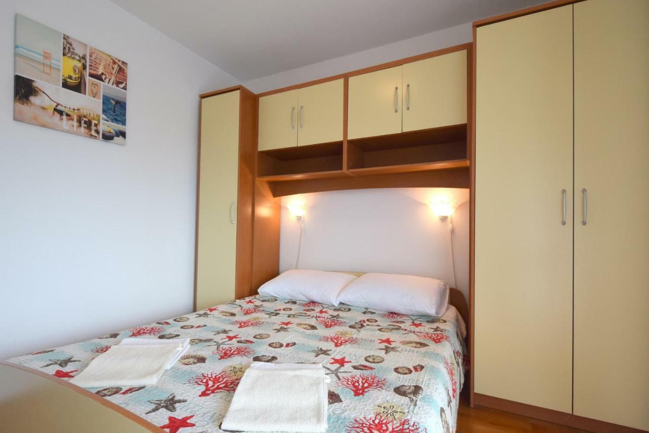 Apartment Biserka Малинска Екстериор снимка