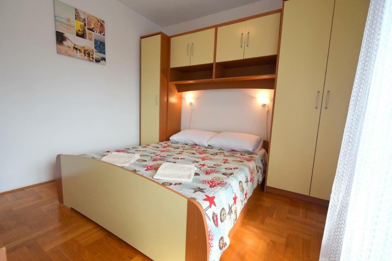 Apartment Biserka Малинска Екстериор снимка